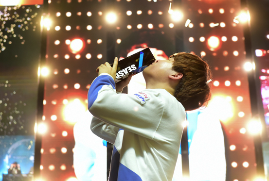 알파고 김성현 선수가 사용하는 마우스랑 키보드 정보 아는분 계신가요?